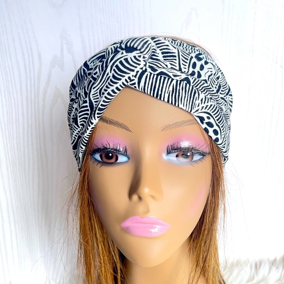 Black & White Abstract Jersy Knit WideTwisted Headband, Spring Headwraps - Picture 2 of 7